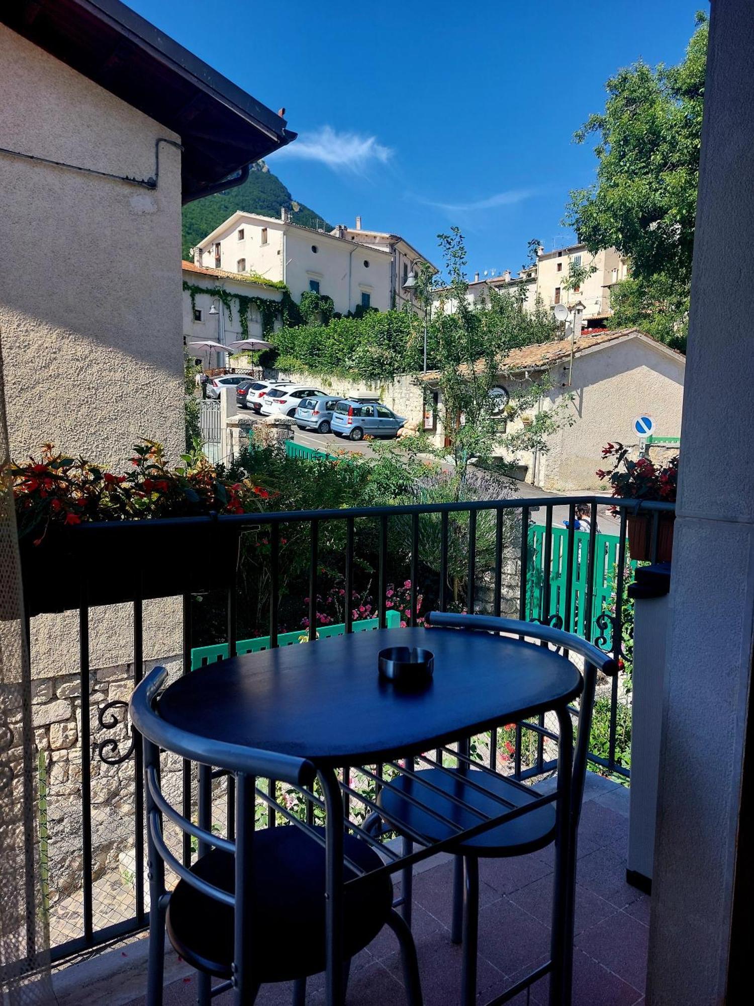 A Due Passi Dai Lupi Civitella Alfedena Exterior foto