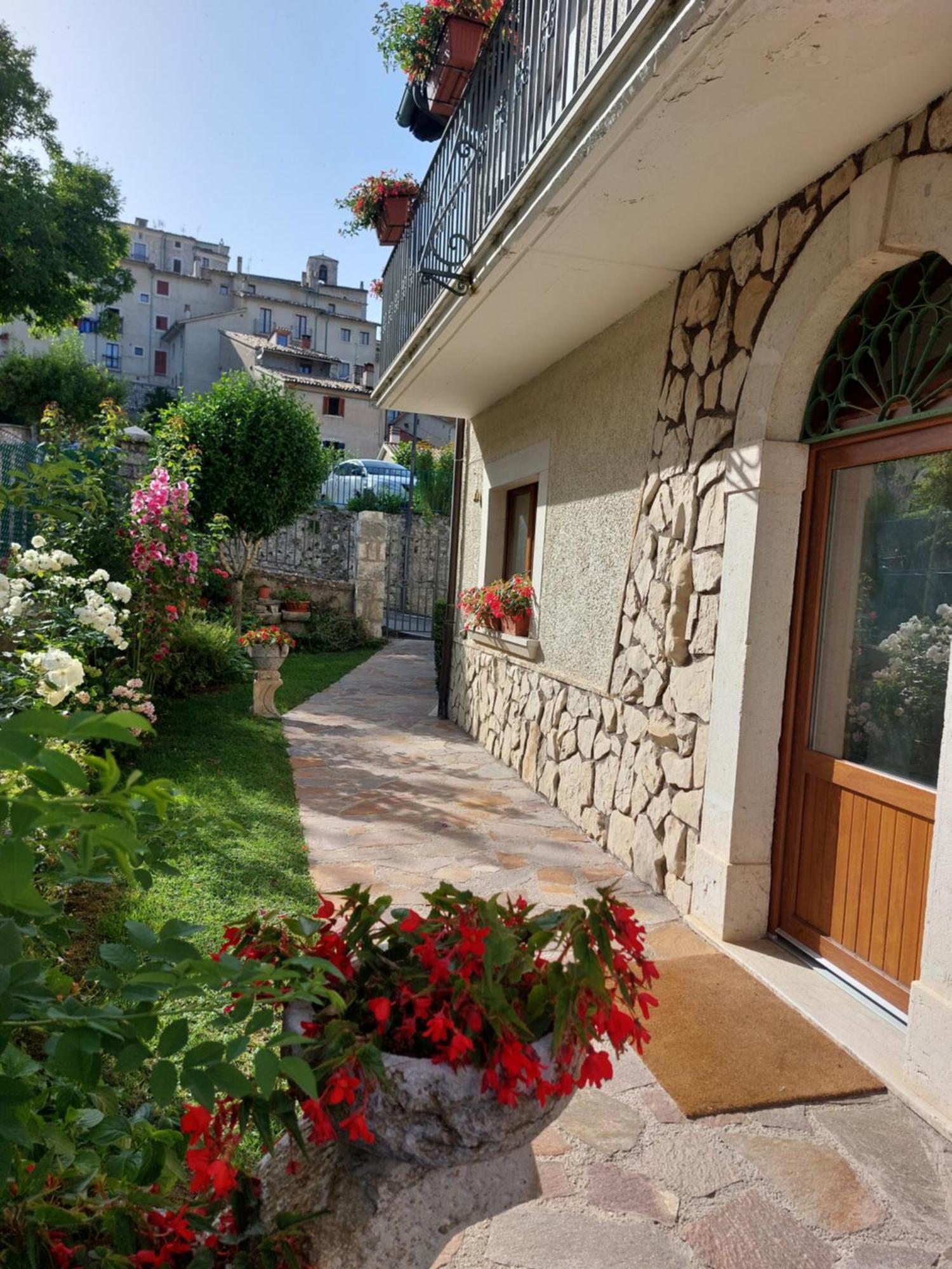 A Due Passi Dai Lupi Civitella Alfedena Exterior foto