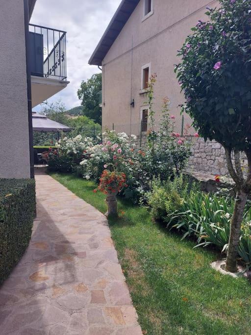 A Due Passi Dai Lupi Civitella Alfedena Exterior foto