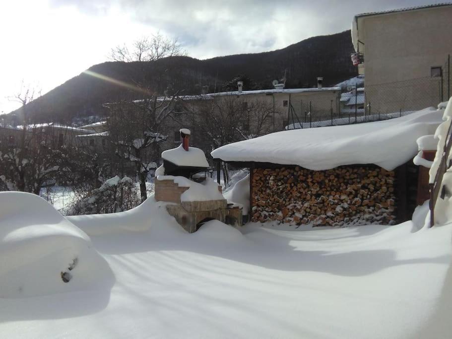 A Due Passi Dai Lupi Civitella Alfedena Exterior foto