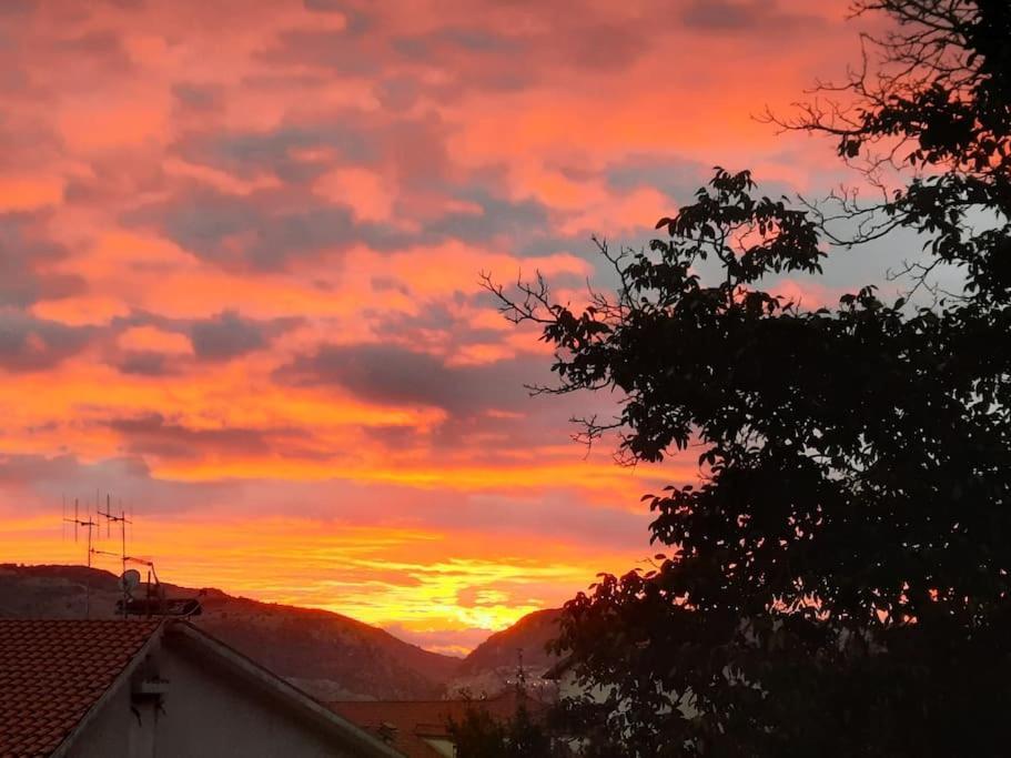 A Due Passi Dai Lupi Civitella Alfedena Exterior foto