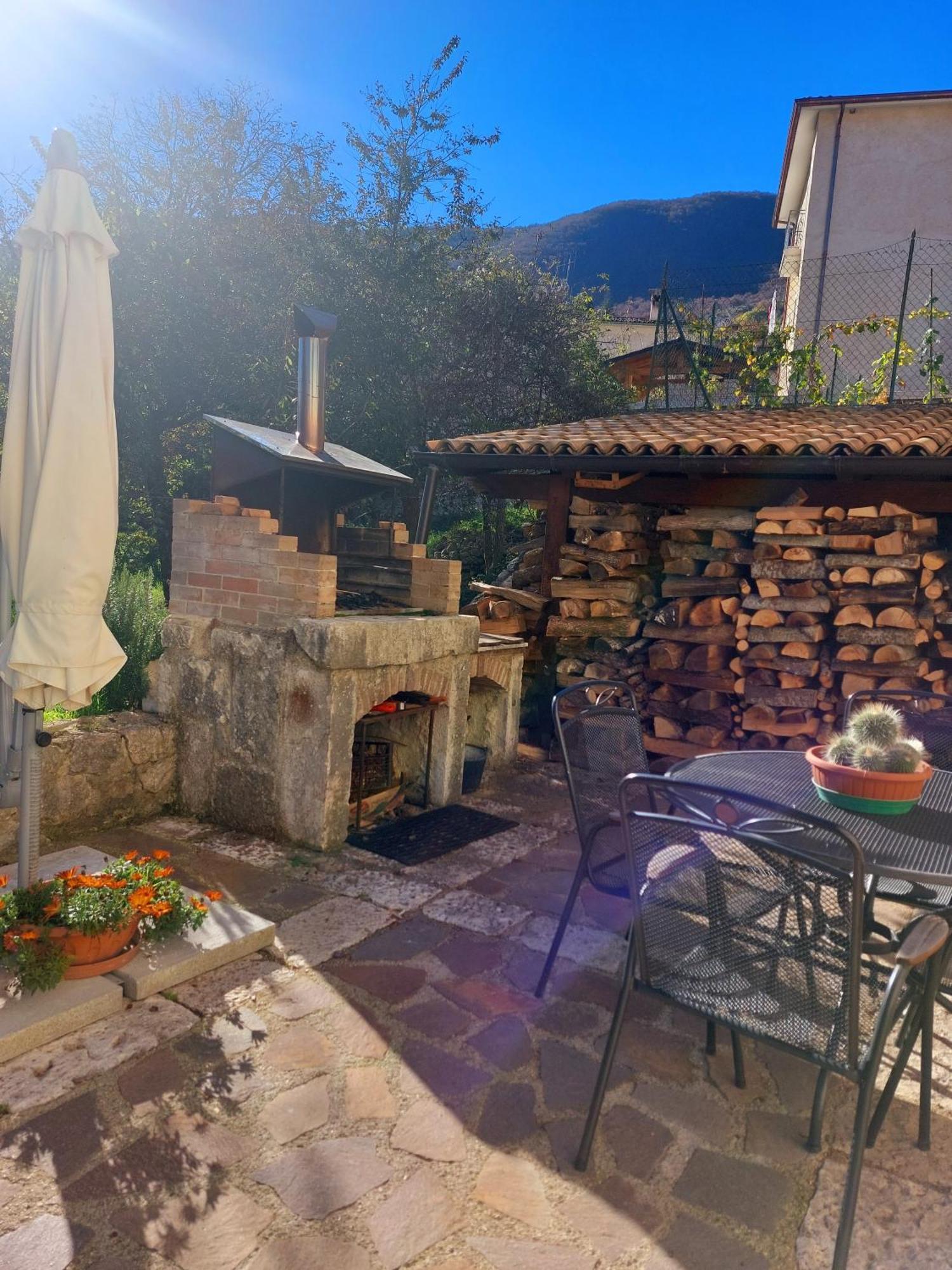 A Due Passi Dai Lupi Civitella Alfedena Exterior foto