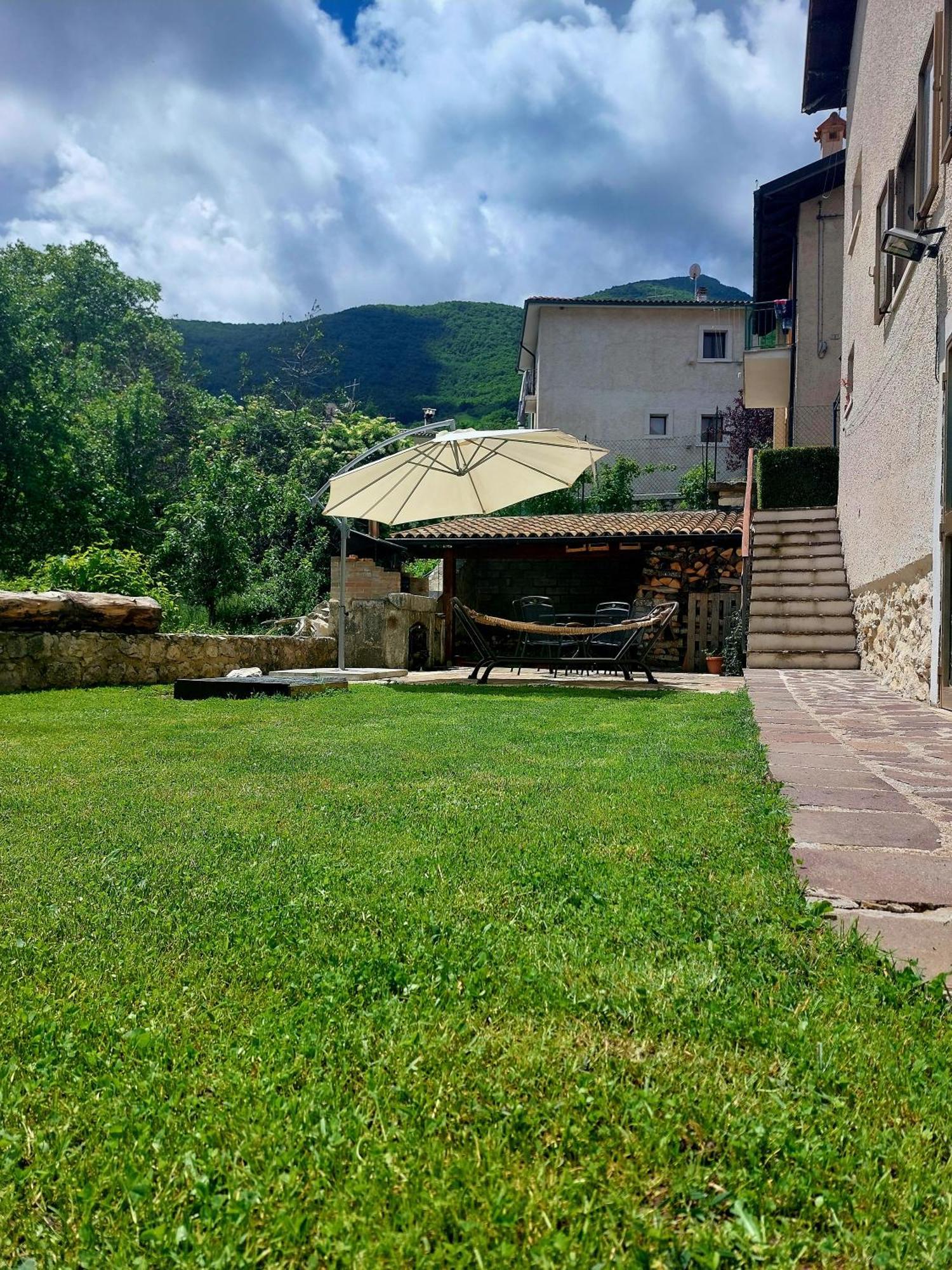 A Due Passi Dai Lupi Civitella Alfedena Exterior foto